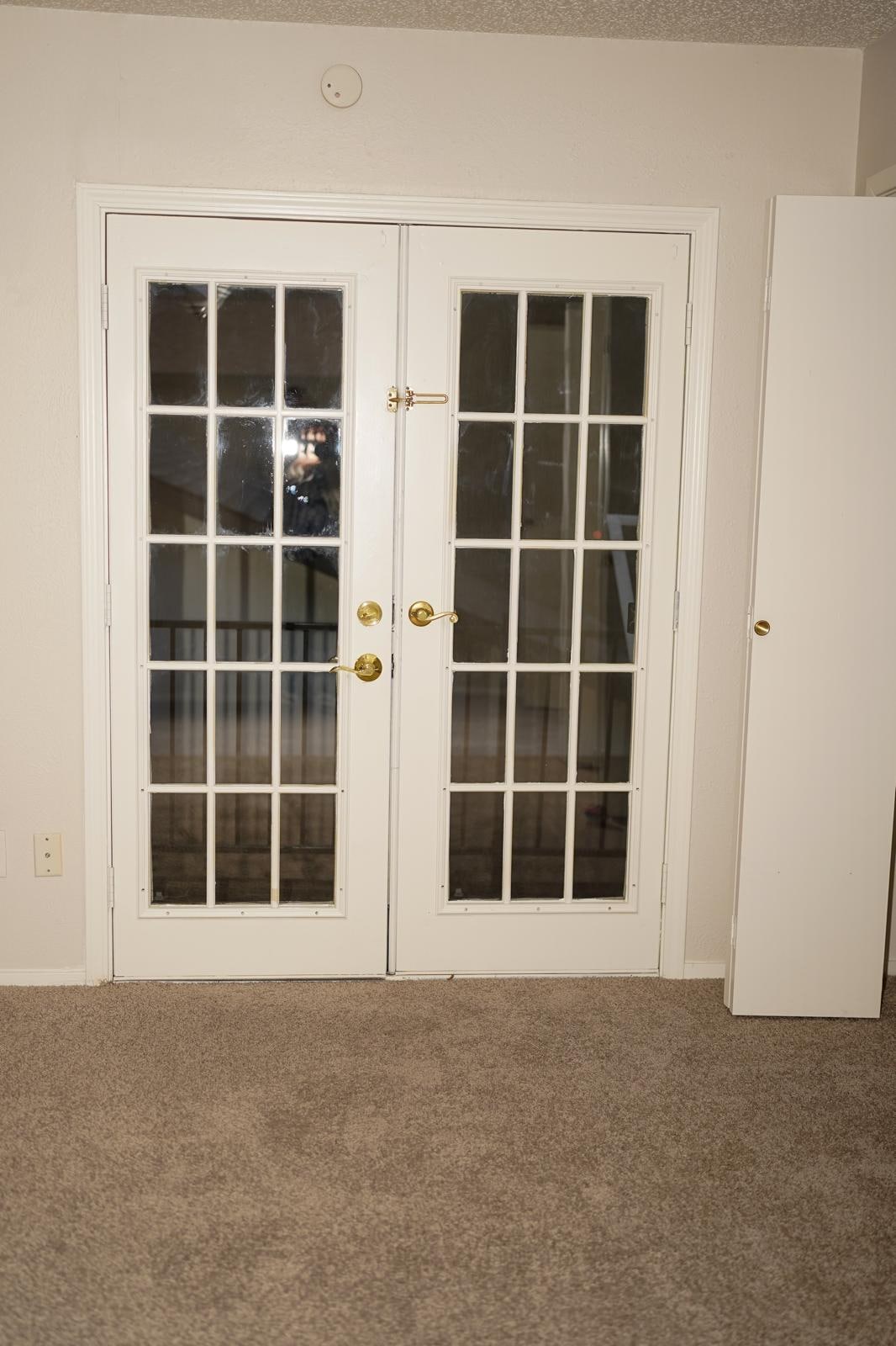 Building Photo - Room in House on Corona Dr