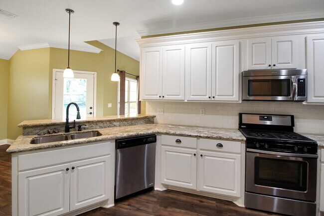 Building Photo - 165 Harvey Cir