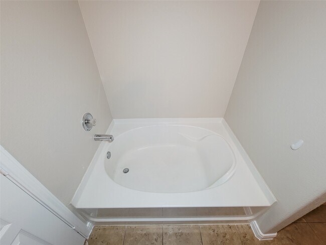 Building Photo - 6535 Dayridge Ln