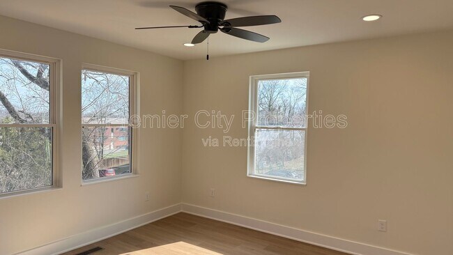 Building Photo - 240 Mcgregor Ave