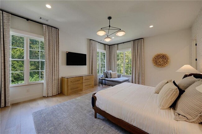 Building Photo - 3570 Knollwood Dr NW