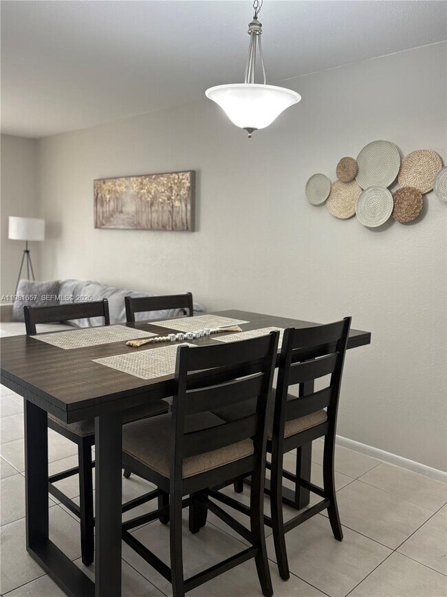 Building Photo - 9955 Twin Lakes Dr