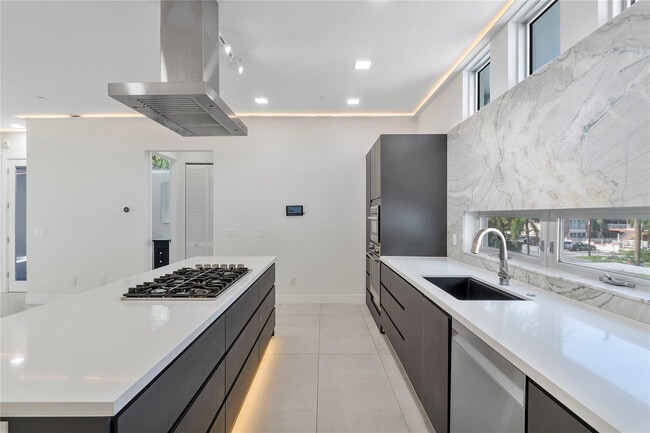 Building Photo - 3270 NE 15th St