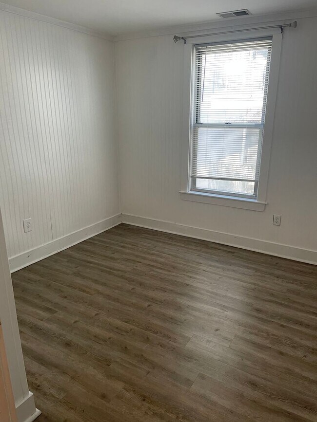 Building Photo - Southie 4 Bed Available 9/1/26