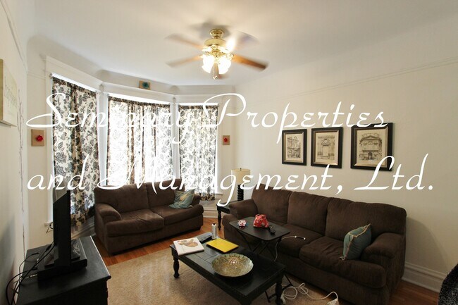 Interior Photo - 920-22 W Addison