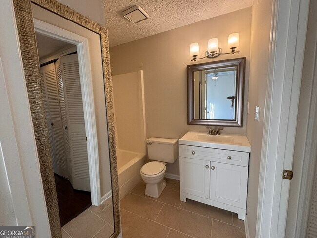 Building Photo - 1717 Wynndowne Trail