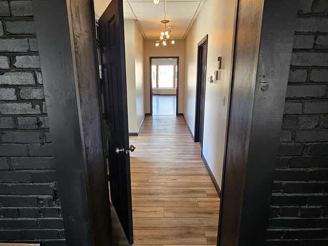Building Photo - 602 W Burlington Ave