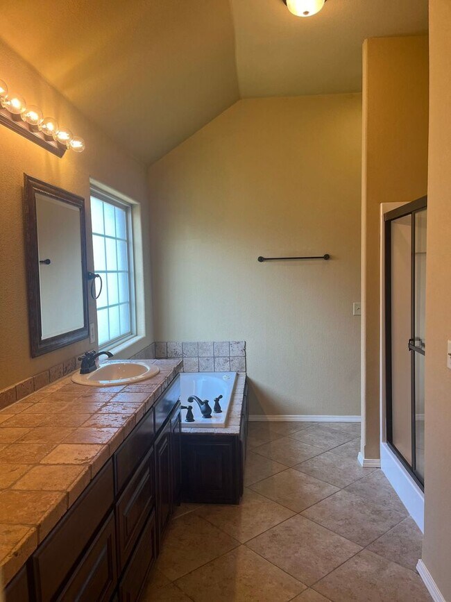 Building Photo - Great 3 Bedroom!
