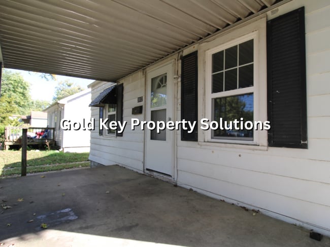 Building Photo - 2 BR 1 BA House with Covered Front Porch (...