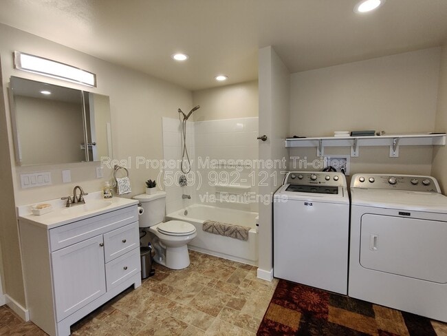 Building Photo - 44102 Dimmick Rd