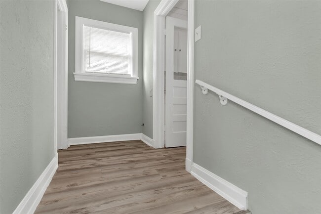 Building Photo - 5705 Ross Ave