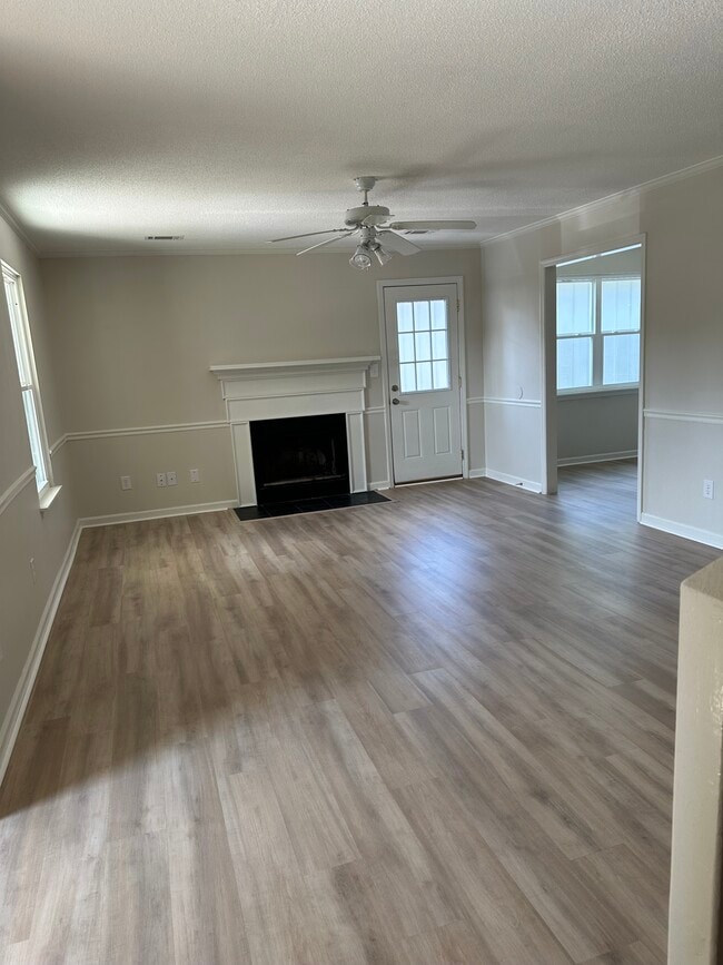 Building Photo - 3891 Almon Dr