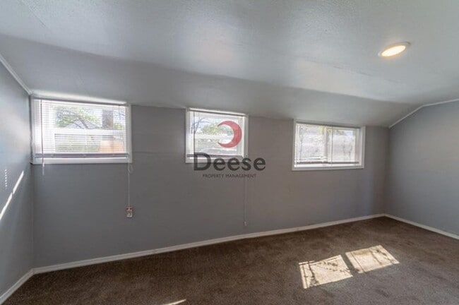 Building Photo - Adorable Home Centrally Located