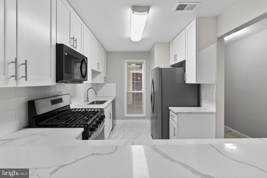 Building Photo - 10114 Oakton Terrace Rd