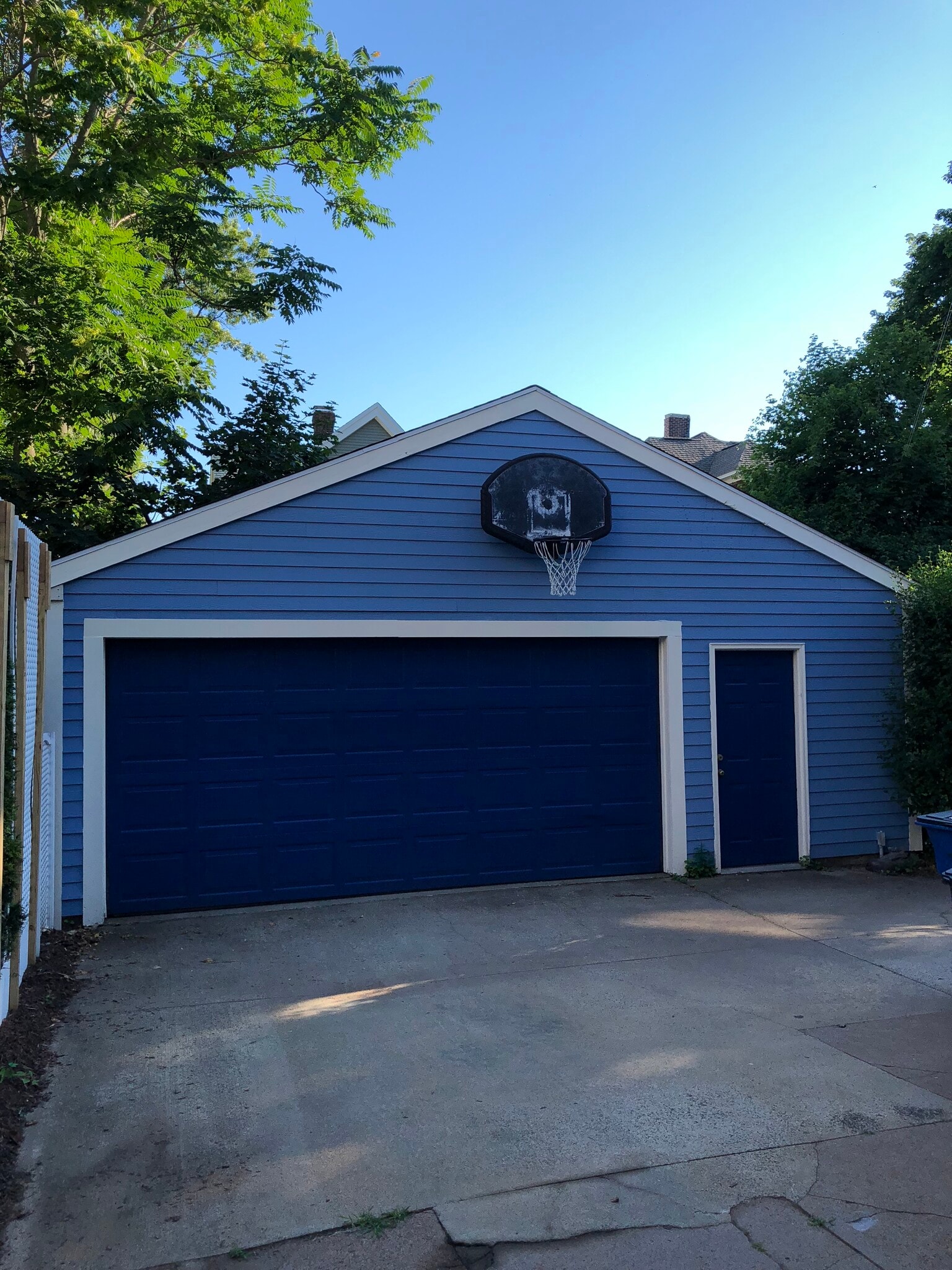 Building Photo - 94 Linden St