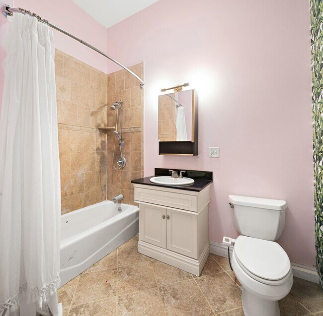 Building Photo - 544 28th St