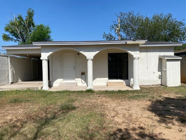 Building Photo - 115 S Urbahn Ave