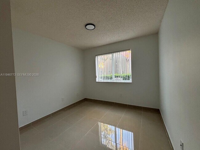 Building Photo - 420 S Park Rd