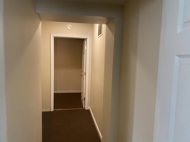 Building Photo - 1605 W Lombard St