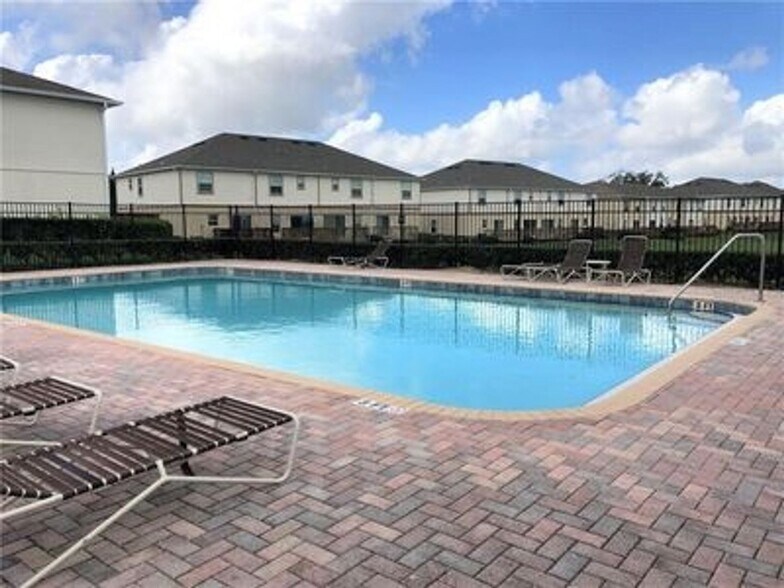 Building Photo - 3847 Exeter Ln