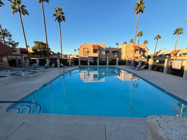 Building Photo - Charming 2BED/2BATH Condo located in Spring Oaks Community.