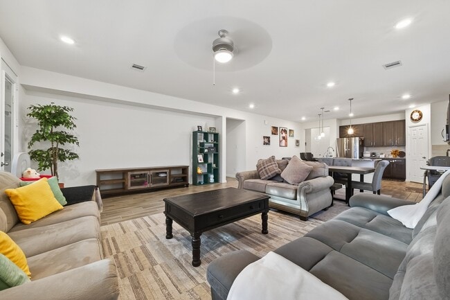 Building Photo - 5724 Texas Sage Dr