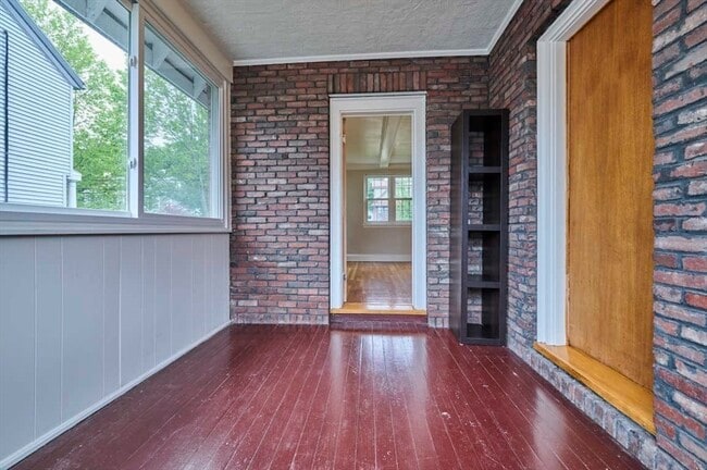Building Photo - 140 Watson Rd