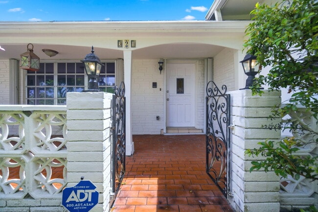 Building Photo - 321 E Chaminade Dr