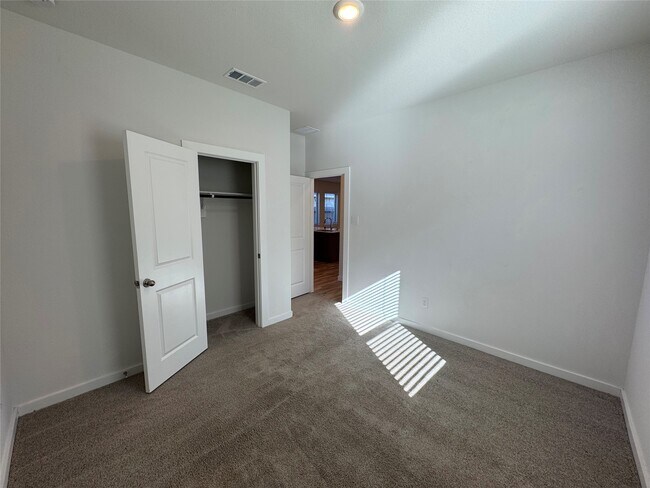 Building Photo - 31138 Myers Hvn Ln