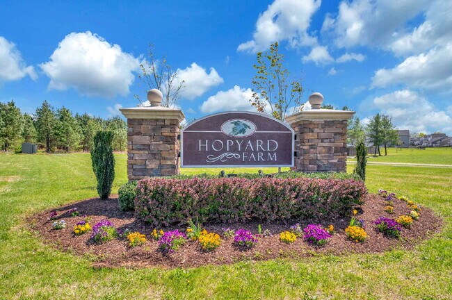 Building Photo - Spacious 3-Bedroom Rental in Sought-After ...