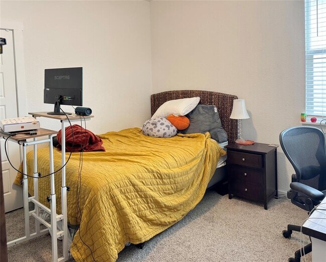 Building Photo - 2307 Langdale Ln