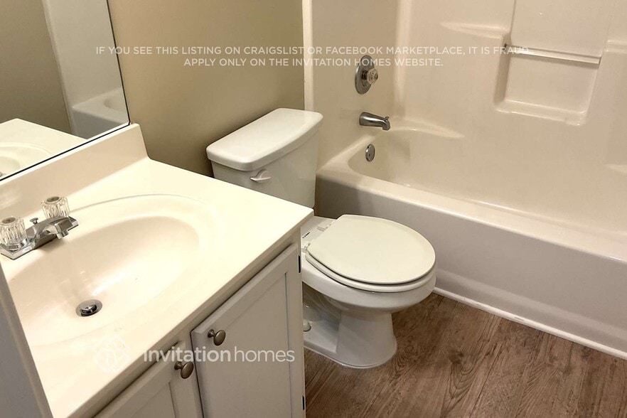 Building Photo - 123 Oak Ridge Dr