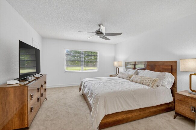 Building Photo - 21988 Cypress Dr