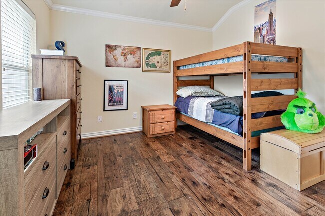 Building Photo - 15 Crocus Petal St