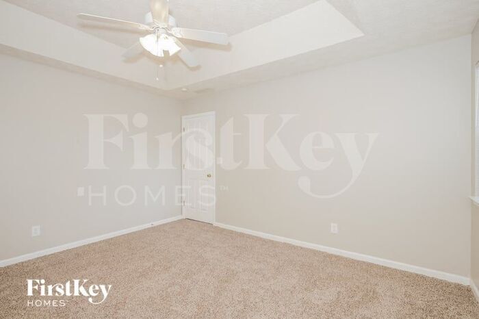 Building Photo - 6165 Pembroke Dr