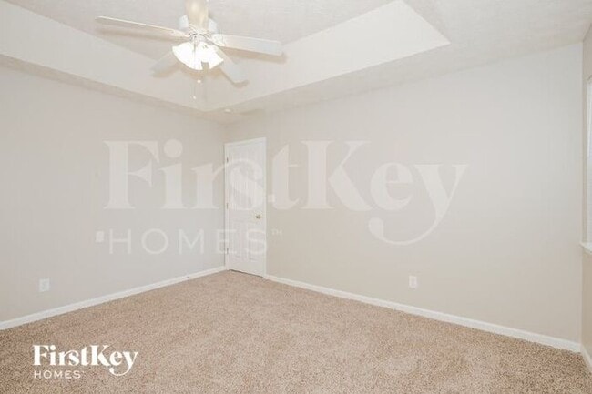 Building Photo - 6165 Pembroke Dr