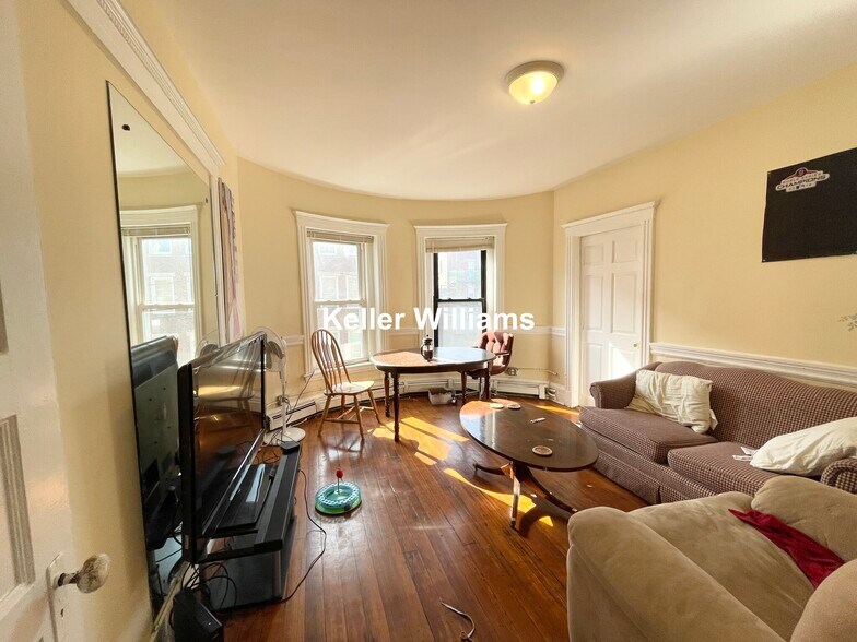 Building Photo - 60 Empire St