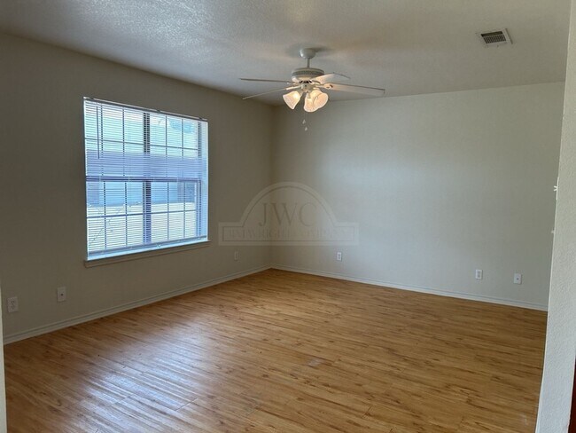 Building Photo - 914 McDaniel Cir