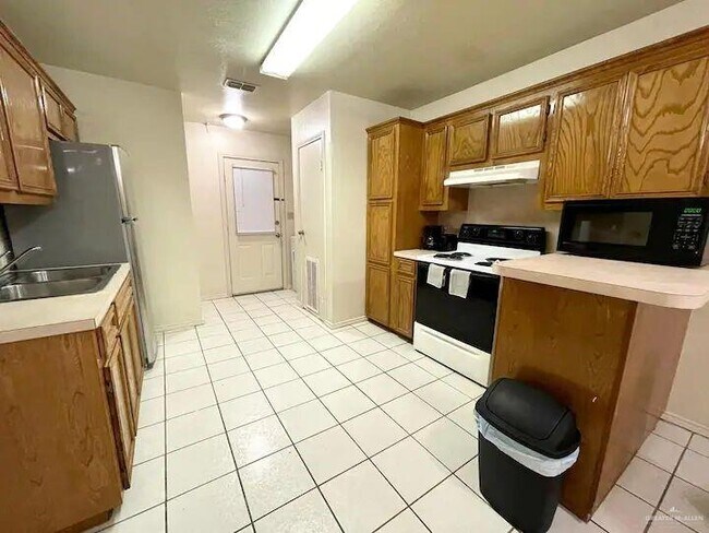 Building Photo - 624 S Pleasantview Dr