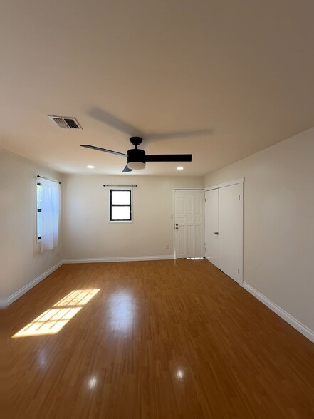 Building Photo - 446 N Alta Vista Blvd