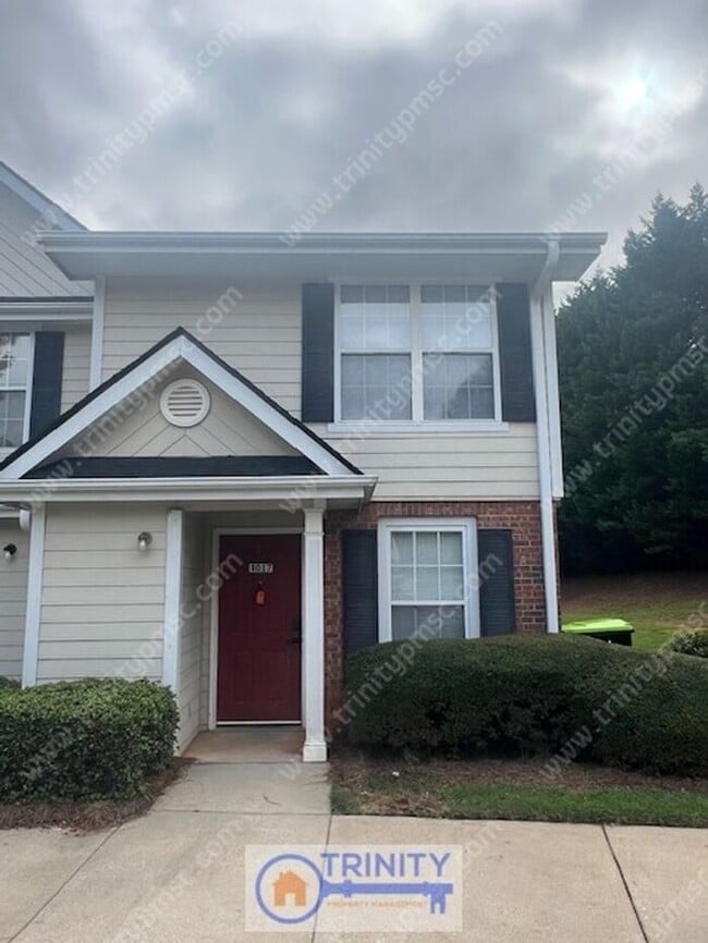 Building Photo - Cute TWO STORY Town Home!