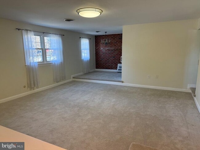 Building Photo - 114 Yardley Commons