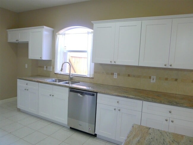 Building Photo - 20703 Whitevine Way