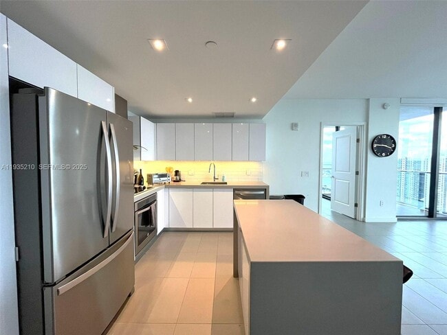 Building Photo - 1600 NE 1st Ave