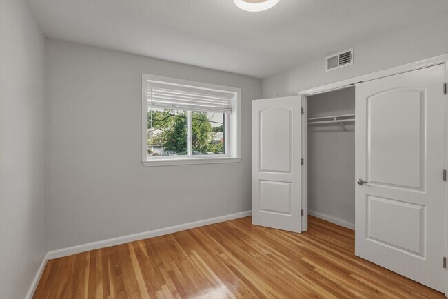 Building Photo - 800 Hyde Park Ave