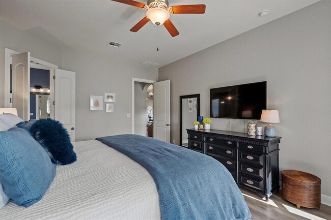 Building Photo - 4945 Strada Dr