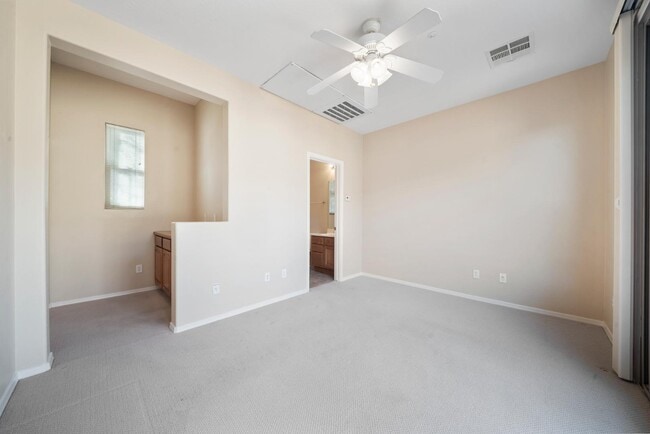 Building Photo - 13042 W Pinnacle Vista Dr