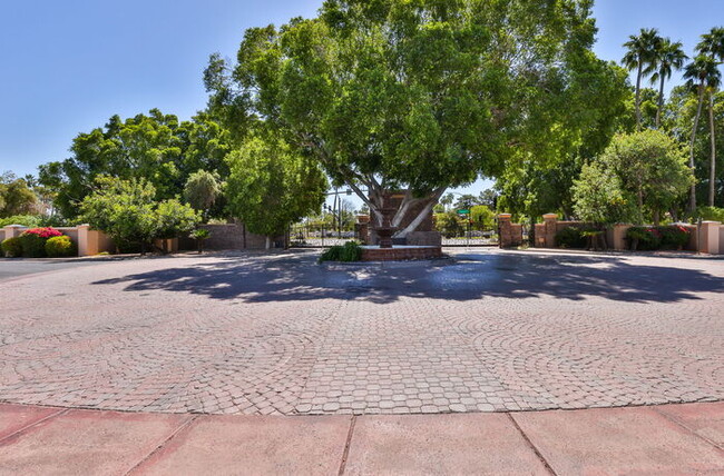 Building Photo - 1307 E Treasure Cove Dr