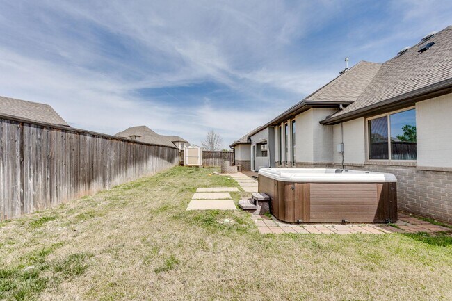 Building Photo - 2125 Heavenly Dr