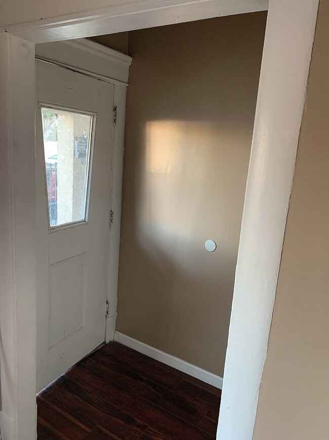 Entry Foyer - 1945 Daly St